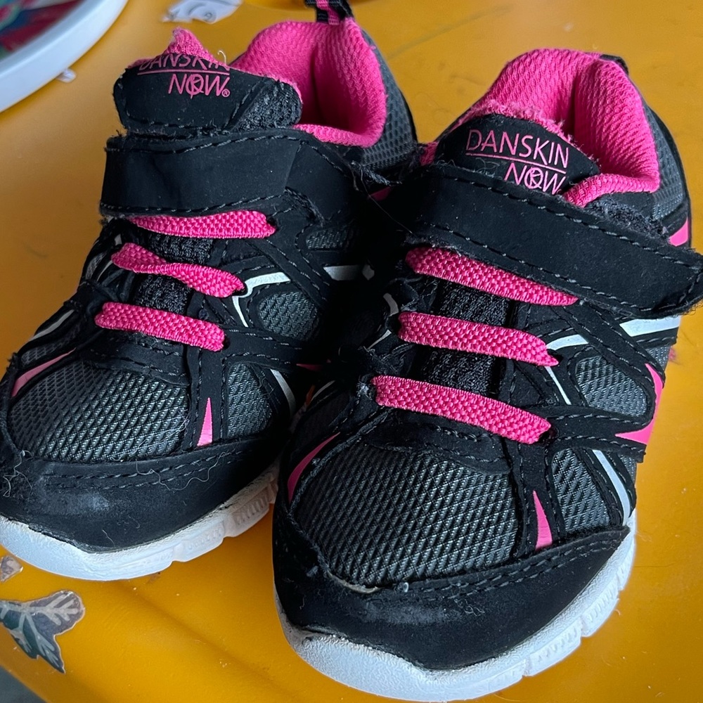 Pink black size 7 toddler Danskin brand, stretch no tie lace w/ Velcro strap